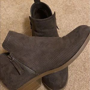 Universal Thread (Target) Booties